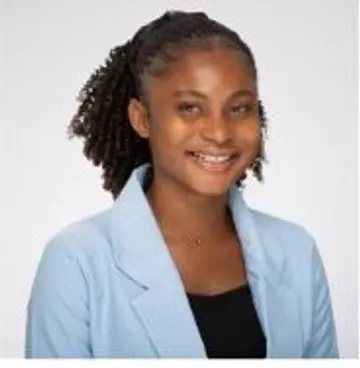 Portrait of Justina Bonsu, Marketing & Sales Lead at BeaCoPure.